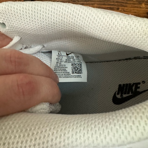 Men’s Nike High Top Sneakers - Picture 3 of 8